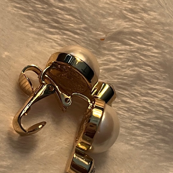 Gorgeous Christian Dior Holiday Wedding Pearls Rhinestone Gold Clip-On Earrings - Picture 6 of 7